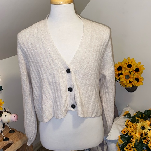 American Eagle Outfitters Sweaters - American Eagle cropped sweater